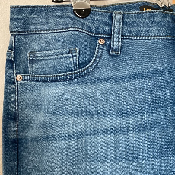 New Lee Regular Fit Bootcut mid rise jeans - Picture 3 of 11